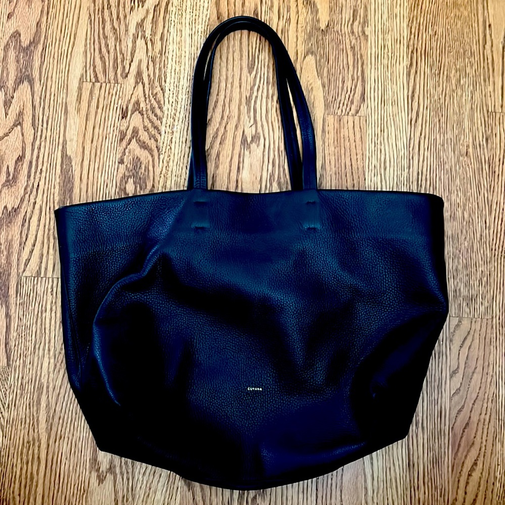 Cuyana Classic Easy Tote - black leather